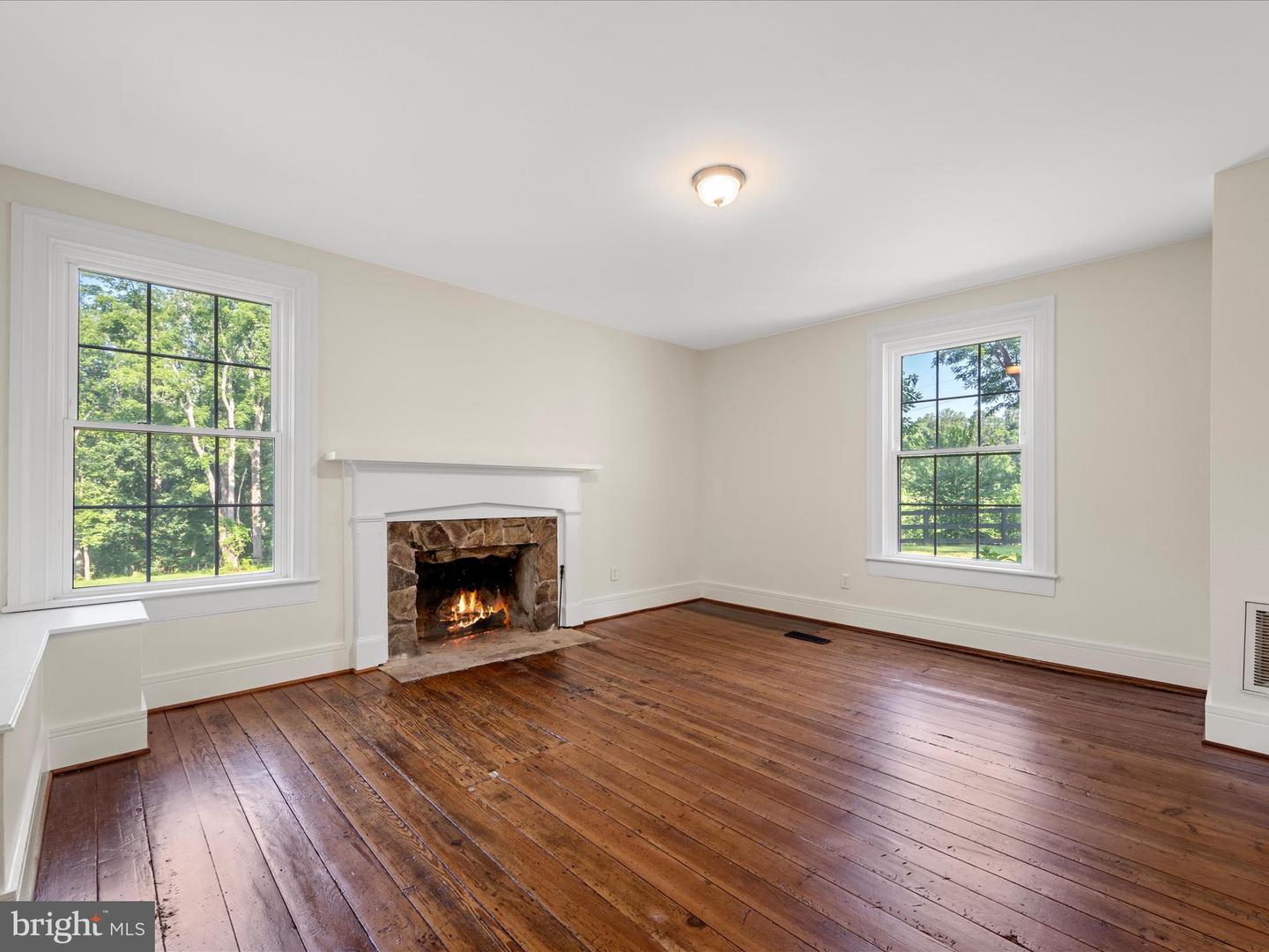 19164 BLACK OAK RD, PURCELLVILLE, Virginia 20132, 5 Bedrooms Bedrooms, ,3 BathroomsBathrooms,Residential,For sale,19164 BLACK OAK RD,VALO2100762 MLS # VALO2100762