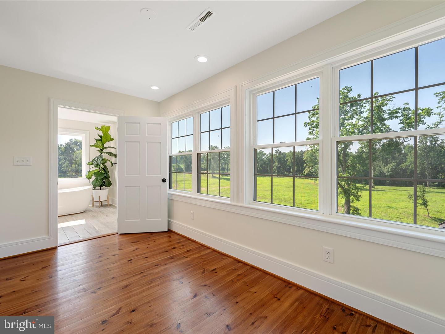 19164 BLACK OAK RD, PURCELLVILLE, Virginia 20132, 5 Bedrooms Bedrooms, ,3 BathroomsBathrooms,Residential,For sale,19164 BLACK OAK RD,VALO2100762 MLS # VALO2100762