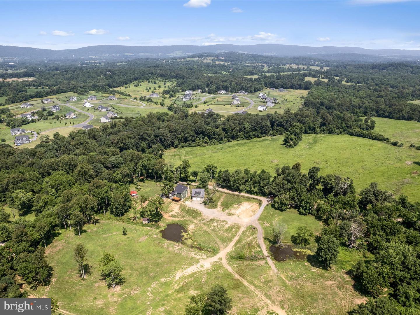 19164 BLACK OAK RD, PURCELLVILLE, Virginia 20132, 5 Bedrooms Bedrooms, ,3 BathroomsBathrooms,Residential,For sale,19164 BLACK OAK RD,VALO2100762 MLS # VALO2100762