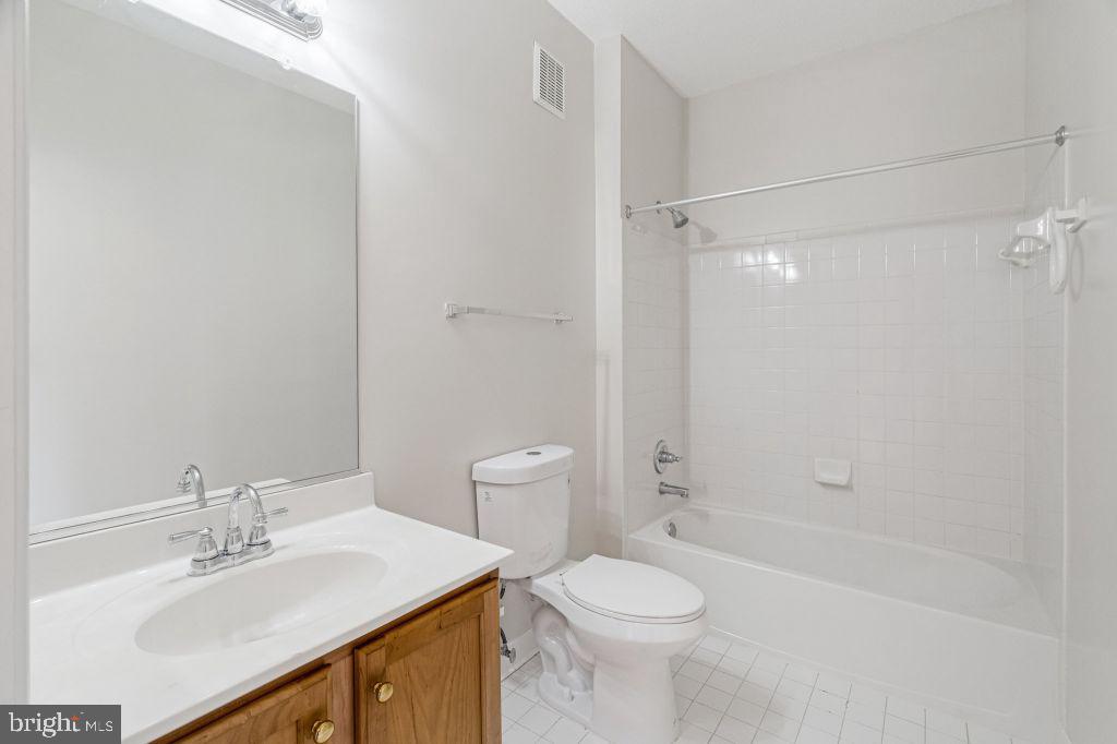 12180 ABINGTON HALL PL #301, RESTON, Virginia 20190, 3 Bedrooms Bedrooms, ,2 BathroomsBathrooms,Residential,For sale,12180 ABINGTON HALL PL #301,VAFX2252498 MLS # VAFX2252498