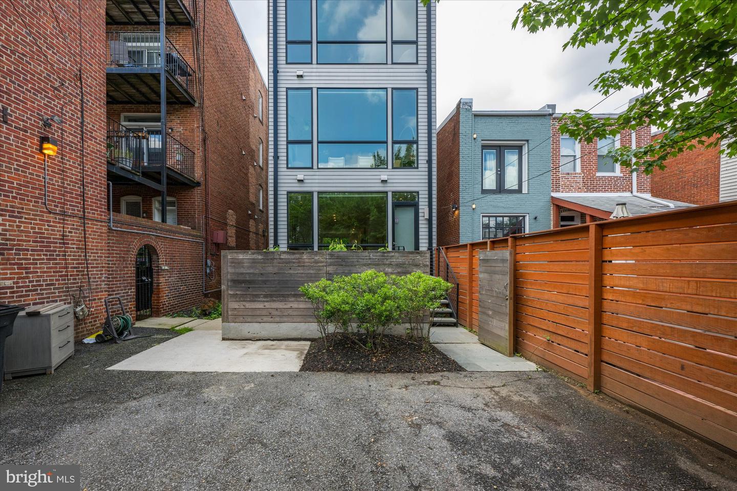 625 5TH ST NE #1, WASHINGTON, District Of Columbia 20002, 3 Bedrooms Bedrooms, ,2 BathroomsBathrooms,Residential,For sale,625 5TH ST NE #1,DCDC2208346 MLS # DCDC2208346