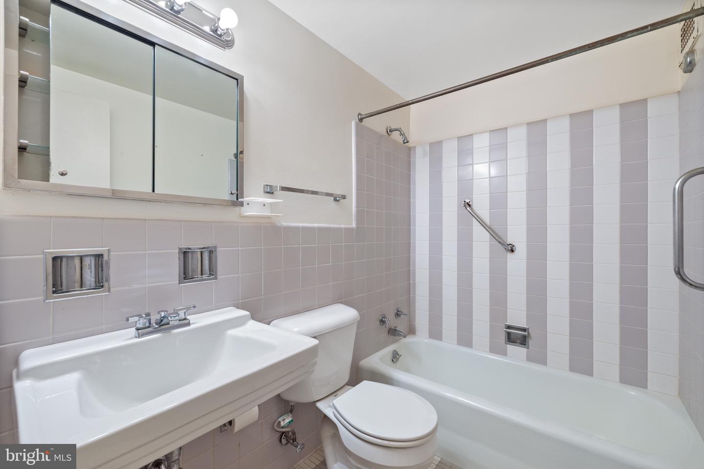 2475 VIRGINIA AVE NW #600, WASHINGTON, District Of Columbia 20037, 1 Bedroom Bedrooms, ,1 BathroomBathrooms,Residential,For sale,2475 VIRGINIA AVE NW #600,DCDC2208360 MLS # DCDC2208360