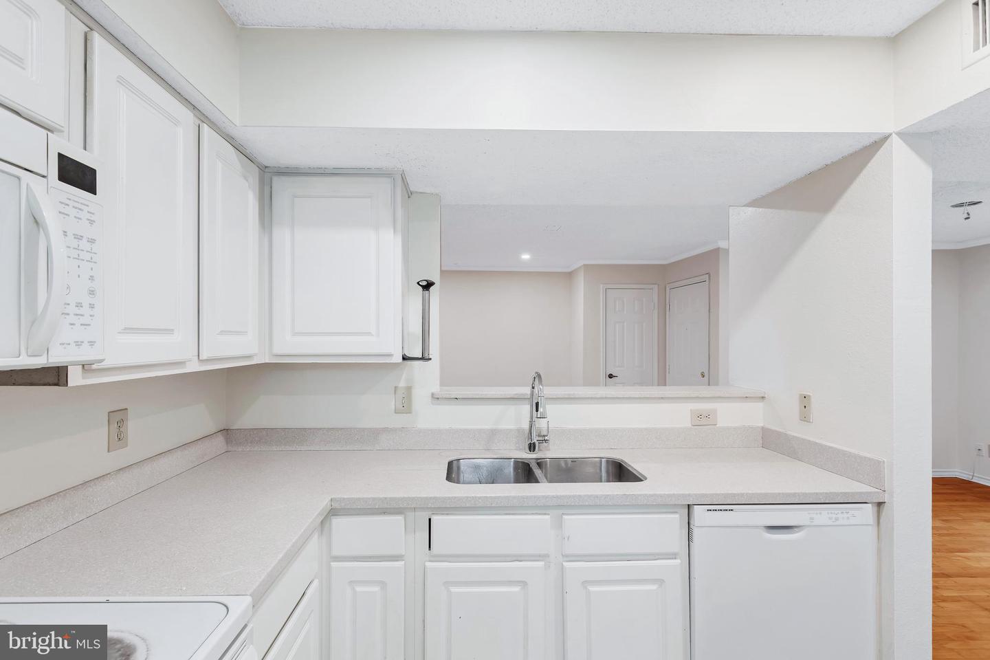 1541 LINCOLN WAY #201A, MCLEAN, Virginia 22102, 2 Bedrooms Bedrooms, ,2 BathroomsBathrooms,Residential,For sale,1541 LINCOLN WAY #201A,VAFX2252538 MLS # VAFX2252538