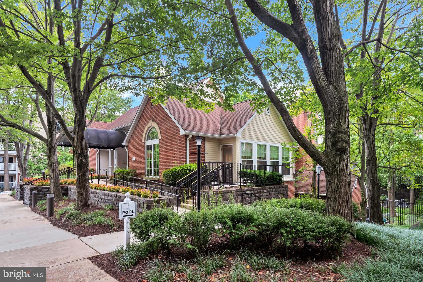 1541 LINCOLN WAY #201A, MCLEAN, Virginia 22102, 2 Bedrooms Bedrooms, ,2 BathroomsBathrooms,Residential,For sale,1541 LINCOLN WAY #201A,VAFX2252538 MLS # VAFX2252538