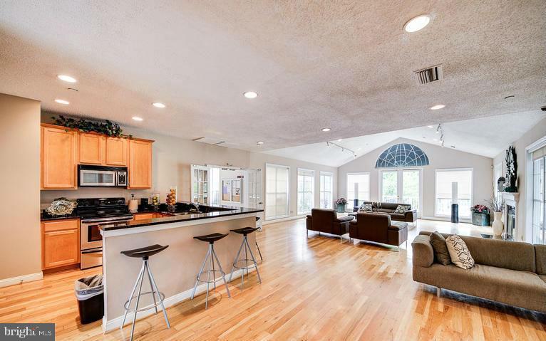 1541 LINCOLN WAY #201A, MCLEAN, Virginia 22102, 2 Bedrooms Bedrooms, ,2 BathroomsBathrooms,Residential,For sale,1541 LINCOLN WAY #201A,VAFX2252538 MLS # VAFX2252538