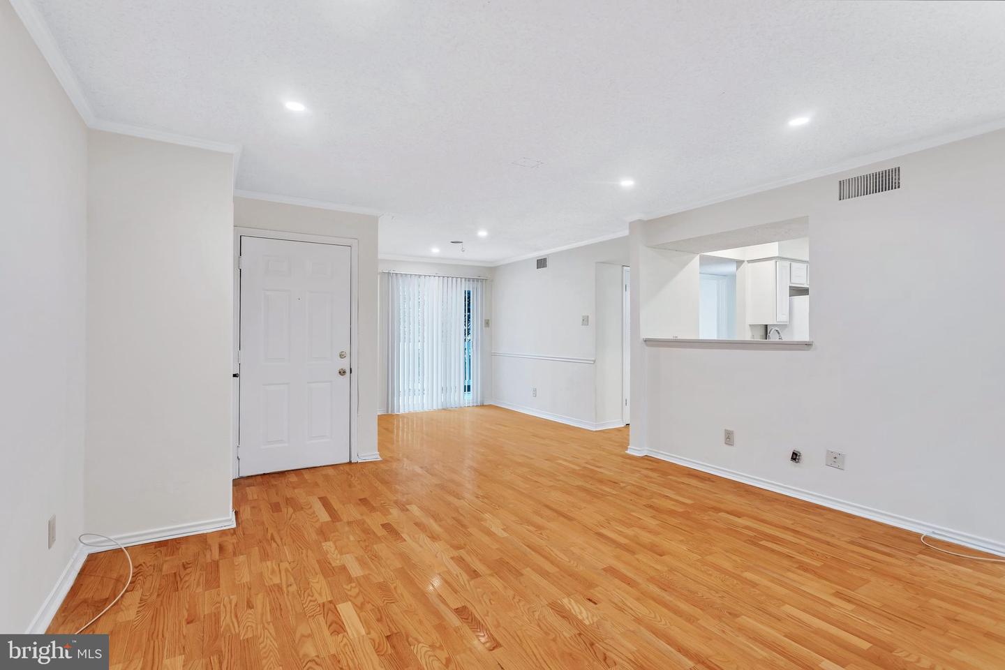 1541 LINCOLN WAY #201A, MCLEAN, Virginia 22102, 2 Bedrooms Bedrooms, ,2 BathroomsBathrooms,Residential,For sale,1541 LINCOLN WAY #201A,VAFX2252538 MLS # VAFX2252538