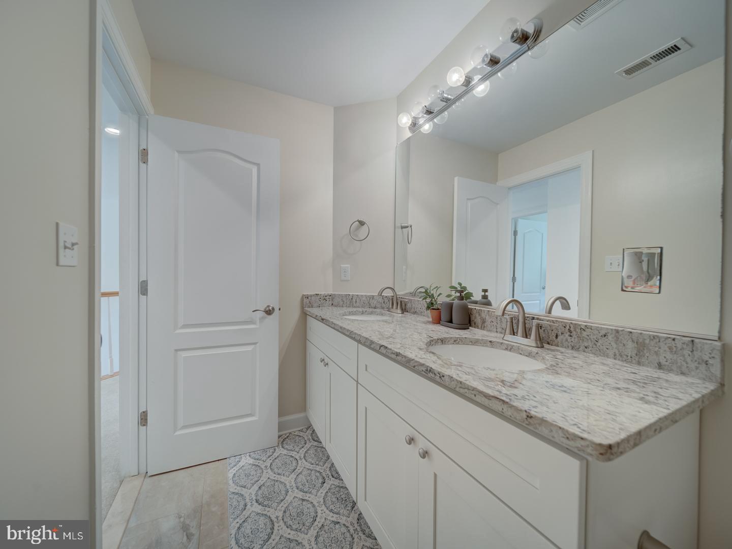 18413 CEDAR DR, TRIANGLE, Virginia 22172, 5 Bedrooms Bedrooms, ,3 BathroomsBathrooms,Residential,For sale,18413 CEDAR DR,VAPW2098238 MLS # VAPW2098238
