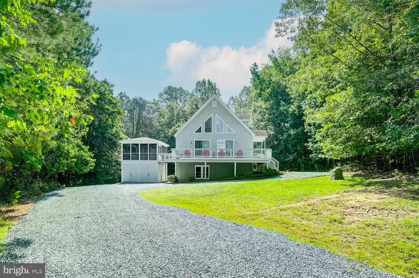 444 POINT DR, BUMPASS, Virginia 23024, 3 Bedrooms Bedrooms, 11 Rooms Rooms,4 BathroomsBathrooms,Residential,For sale,444 POINT DR,VALA2008132 MLS # VALA2008132
