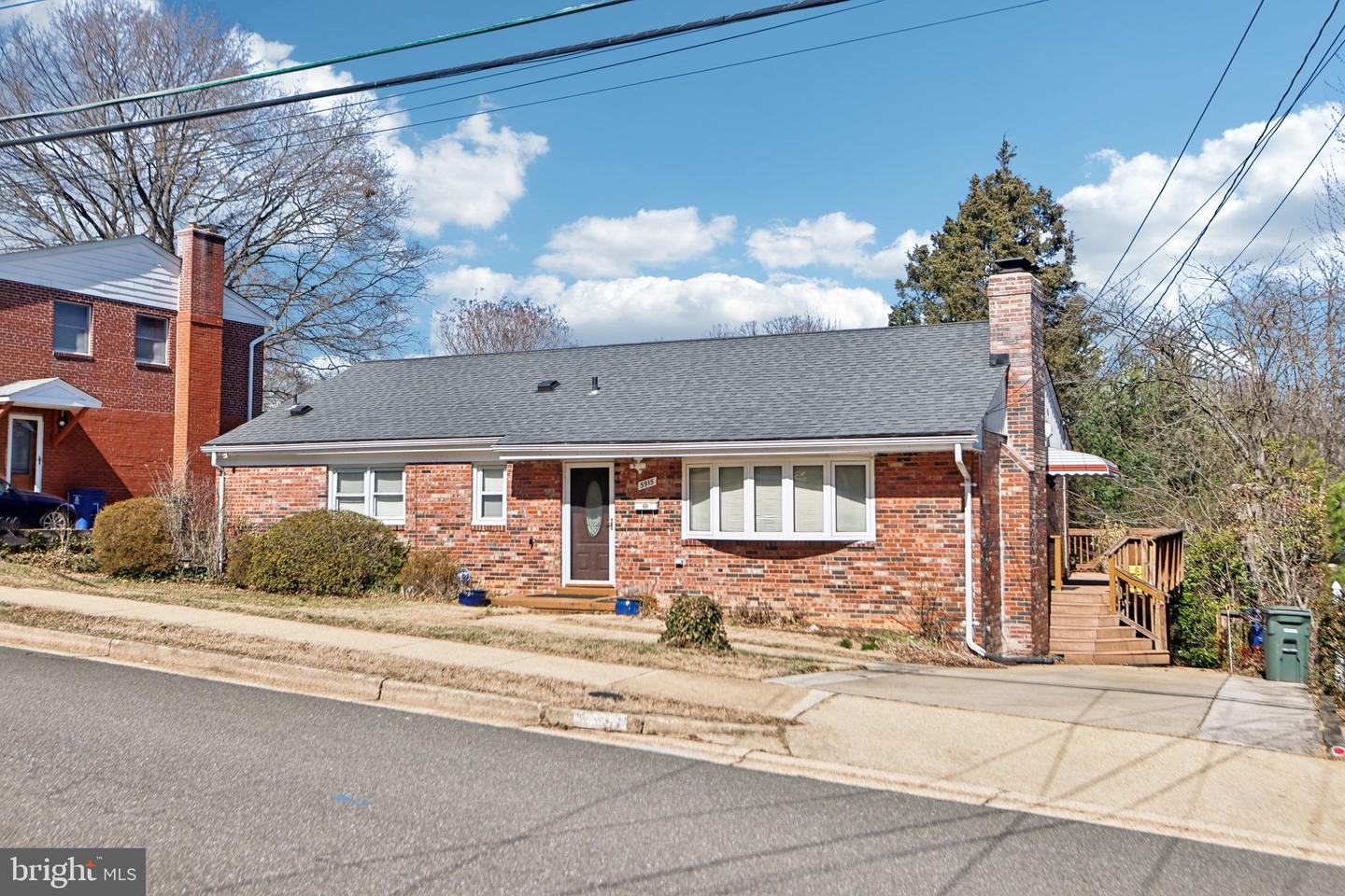 5915 5TH RD N, ARLINGTON, Virginia 22203, 4 Bedrooms Bedrooms, 7 Rooms Rooms,3 BathroomsBathrooms,Residential,For sale,5915 5TH RD N,VAAR2059984 MLS # VAAR2059984