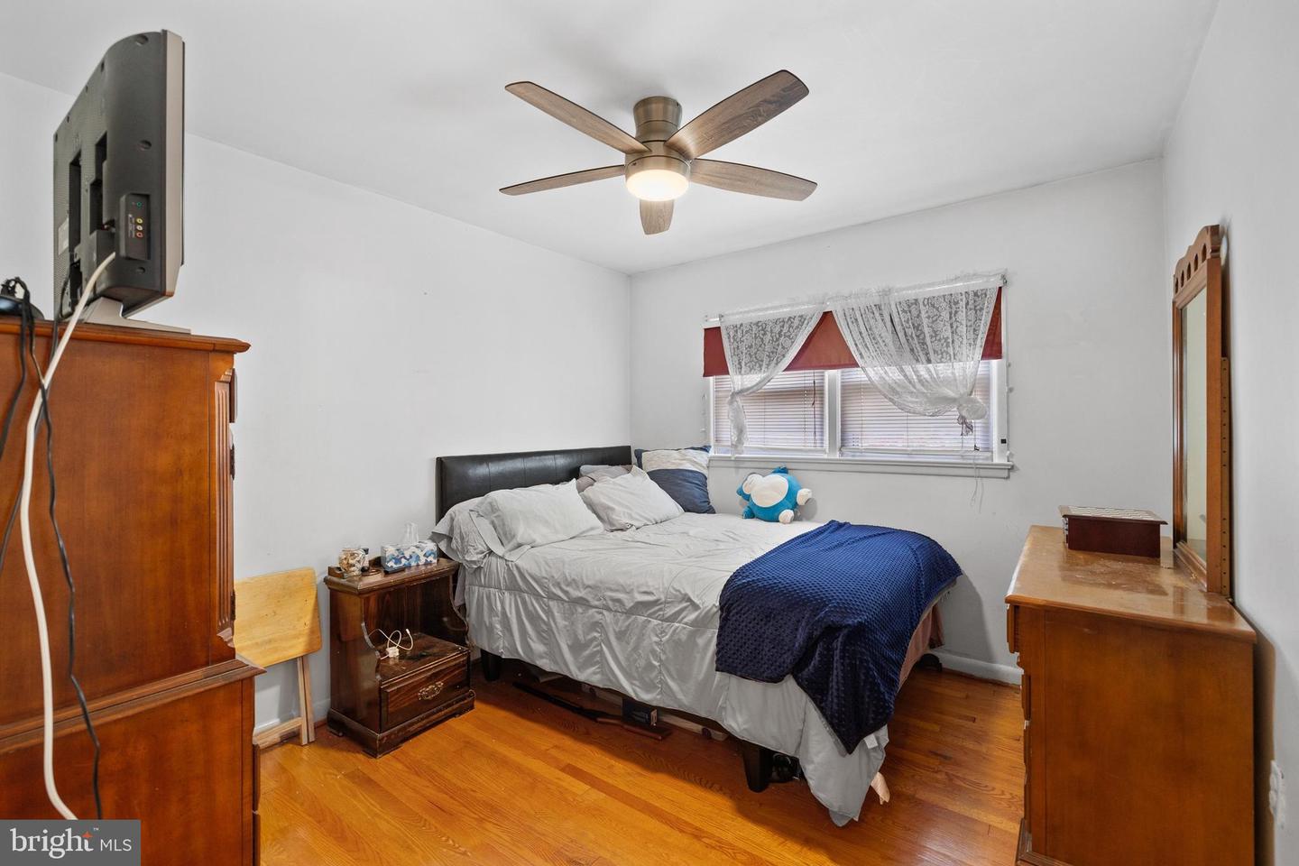 5915 5TH RD N, ARLINGTON, Virginia 22203, 4 Bedrooms Bedrooms, 7 Rooms Rooms,3 BathroomsBathrooms,Residential,For sale,5915 5TH RD N,VAAR2059984 MLS # VAAR2059984