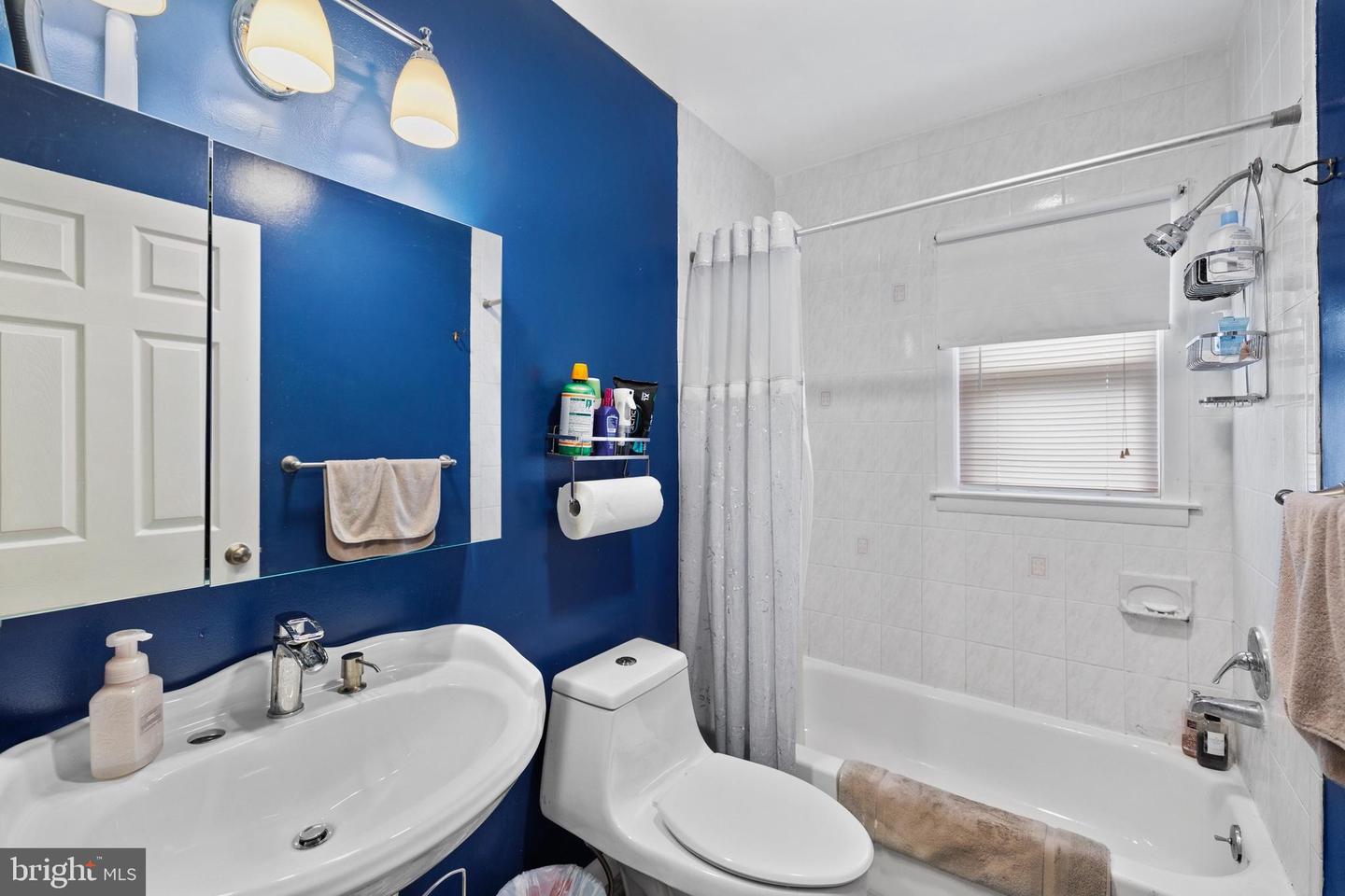 5915 5TH RD N, ARLINGTON, Virginia 22203, 4 Bedrooms Bedrooms, 7 Rooms Rooms,3 BathroomsBathrooms,Residential,For sale,5915 5TH RD N,VAAR2059984 MLS # VAAR2059984