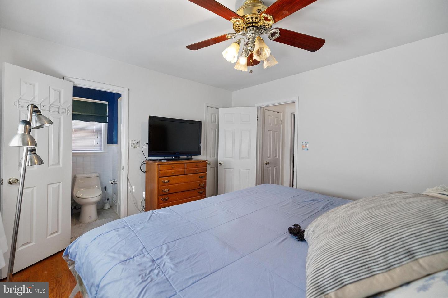 5915 5TH RD N, ARLINGTON, Virginia 22203, 4 Bedrooms Bedrooms, 7 Rooms Rooms,3 BathroomsBathrooms,Residential,For sale,5915 5TH RD N,VAAR2059984 MLS # VAAR2059984