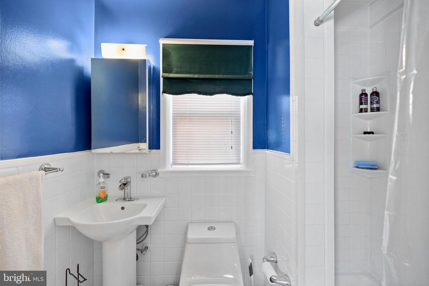 5915 5TH RD N, ARLINGTON, Virginia 22203, 4 Bedrooms Bedrooms, 7 Rooms Rooms,3 BathroomsBathrooms,Residential,For sale,5915 5TH RD N,VAAR2059984 MLS # VAAR2059984