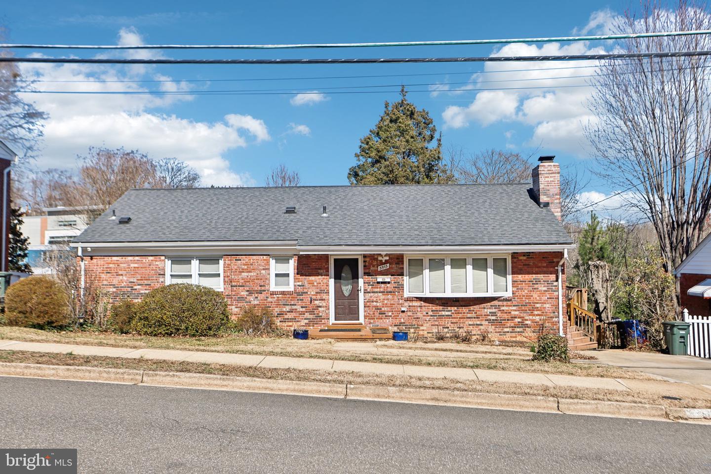 5915 5TH RD N, ARLINGTON, Virginia 22203, 4 Bedrooms Bedrooms, 7 Rooms Rooms,3 BathroomsBathrooms,Residential,For sale,5915 5TH RD N,VAAR2059984 MLS # VAAR2059984