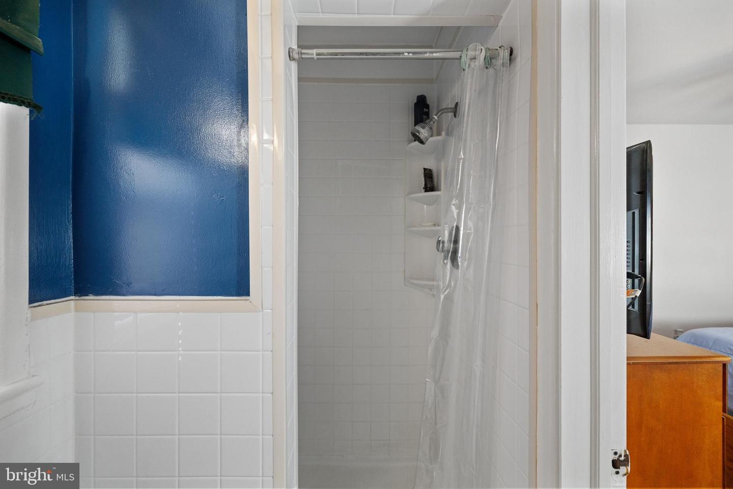 5915 5TH RD N, ARLINGTON, Virginia 22203, 4 Bedrooms Bedrooms, 7 Rooms Rooms,3 BathroomsBathrooms,Residential,For sale,5915 5TH RD N,VAAR2059984 MLS # VAAR2059984