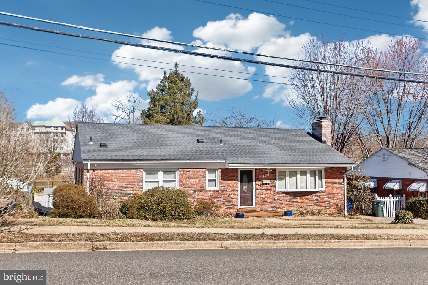 5915 5TH RD N, ARLINGTON, Virginia 22203, 4 Bedrooms Bedrooms, 7 Rooms Rooms,3 BathroomsBathrooms,Residential,For sale,5915 5TH RD N,VAAR2059984 MLS # VAAR2059984