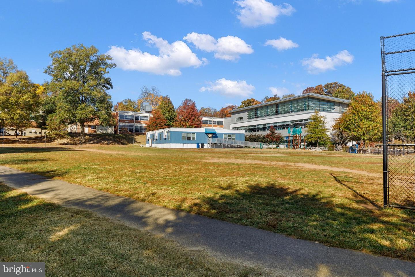 5915 5TH RD N, ARLINGTON, Virginia 22203, 4 Bedrooms Bedrooms, 7 Rooms Rooms,3 BathroomsBathrooms,Residential,For sale,5915 5TH RD N,VAAR2059984 MLS # VAAR2059984