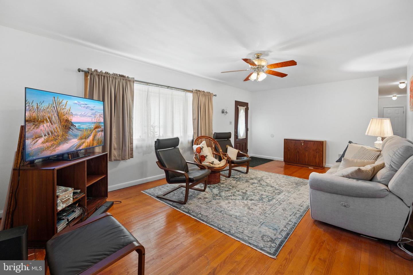 5915 5TH RD N, ARLINGTON, Virginia 22203, 4 Bedrooms Bedrooms, 7 Rooms Rooms,3 BathroomsBathrooms,Residential,For sale,5915 5TH RD N,VAAR2059984 MLS # VAAR2059984