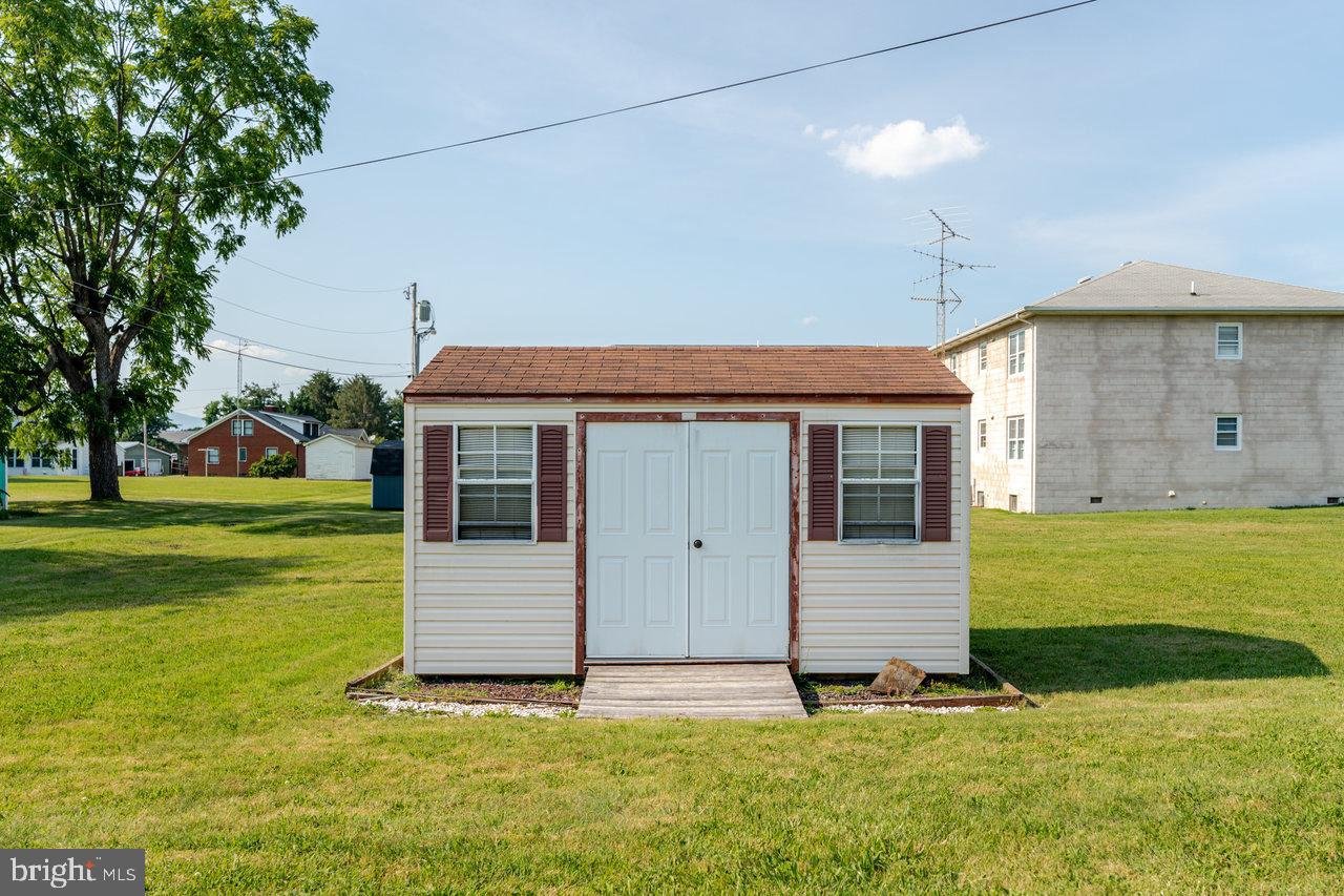 205 LEWIS AVE, ELKTON, Virginia 22827, 3 Bedrooms Bedrooms, ,1 BathroomBathrooms,Residential,For sale,205 LEWIS AVE,VARO2002414 MLS # VARO2002414