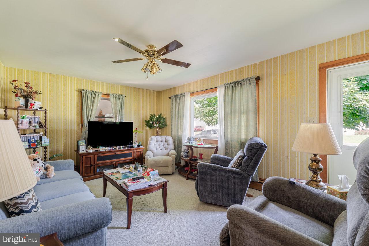 205 LEWIS AVE, ELKTON, Virginia 22827, 3 Bedrooms Bedrooms, ,1 BathroomBathrooms,Residential,For sale,205 LEWIS AVE,VARO2002414 MLS # VARO2002414