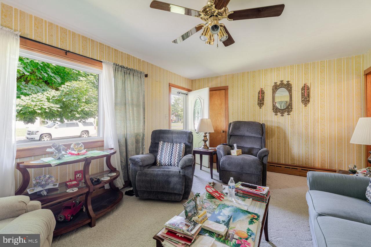 205 LEWIS AVE, ELKTON, Virginia 22827, 3 Bedrooms Bedrooms, ,1 BathroomBathrooms,Residential,For sale,205 LEWIS AVE,VARO2002414 MLS # VARO2002414