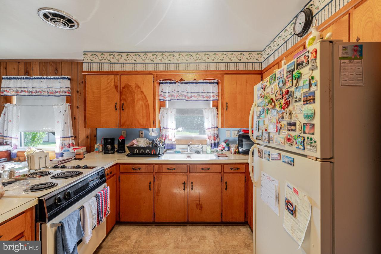 205 LEWIS AVE, ELKTON, Virginia 22827, 3 Bedrooms Bedrooms, ,1 BathroomBathrooms,Residential,For sale,205 LEWIS AVE,VARO2002414 MLS # VARO2002414