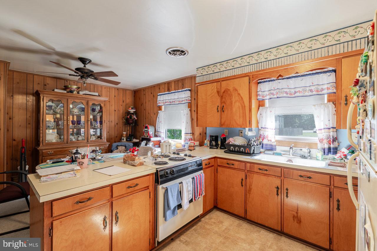 205 LEWIS AVE, ELKTON, Virginia 22827, 3 Bedrooms Bedrooms, ,1 BathroomBathrooms,Residential,For sale,205 LEWIS AVE,VARO2002414 MLS # VARO2002414