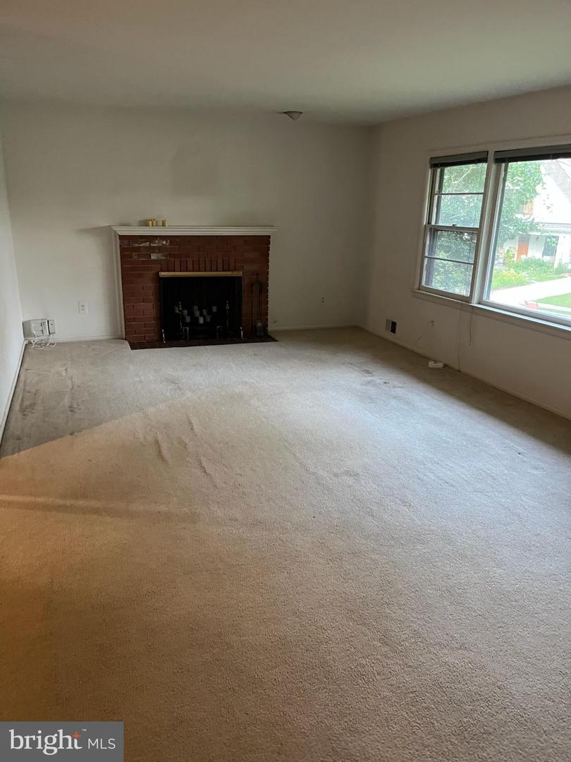 100 YEONAS CIR SE, VIENNA, Virginia 22180, 4 Bedrooms Bedrooms, ,3 BathroomsBathrooms,Residential,For sale,100 YEONAS CIR SE,VAFX2252608 MLS # VAFX2252608