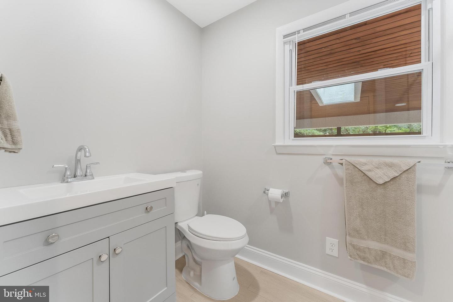 7920 OLD FALLS RD, MCLEAN, Virginia 22102, 3 Bedrooms Bedrooms, ,2 BathroomsBathrooms,Residential,For sale,7920 OLD FALLS RD,VAFX2252624 MLS # VAFX2252624