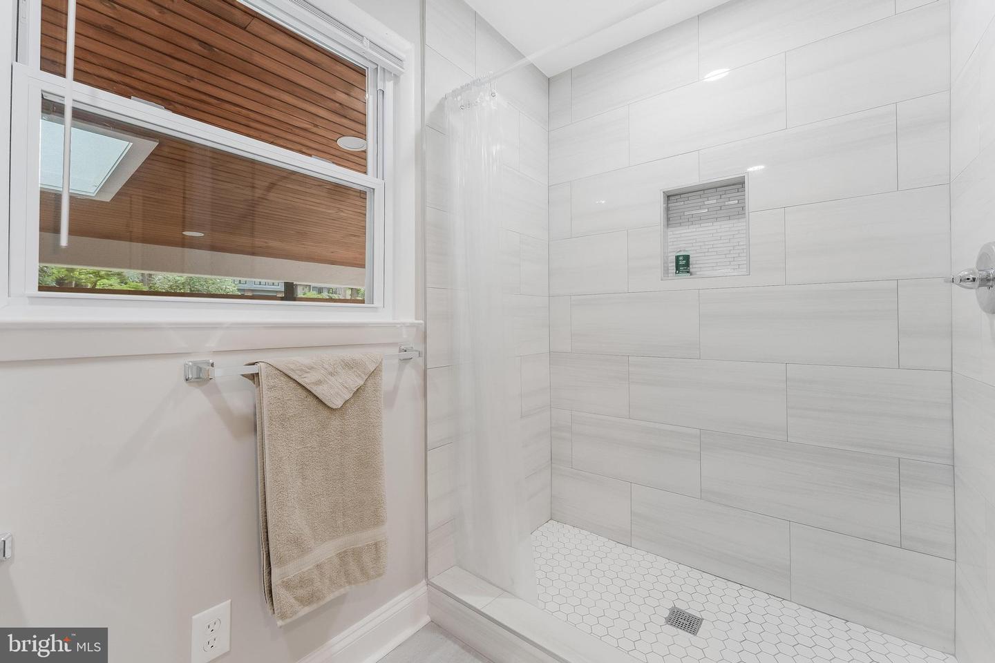 7920 OLD FALLS RD, MCLEAN, Virginia 22102, 3 Bedrooms Bedrooms, ,2 BathroomsBathrooms,Residential,For sale,7920 OLD FALLS RD,VAFX2252624 MLS # VAFX2252624