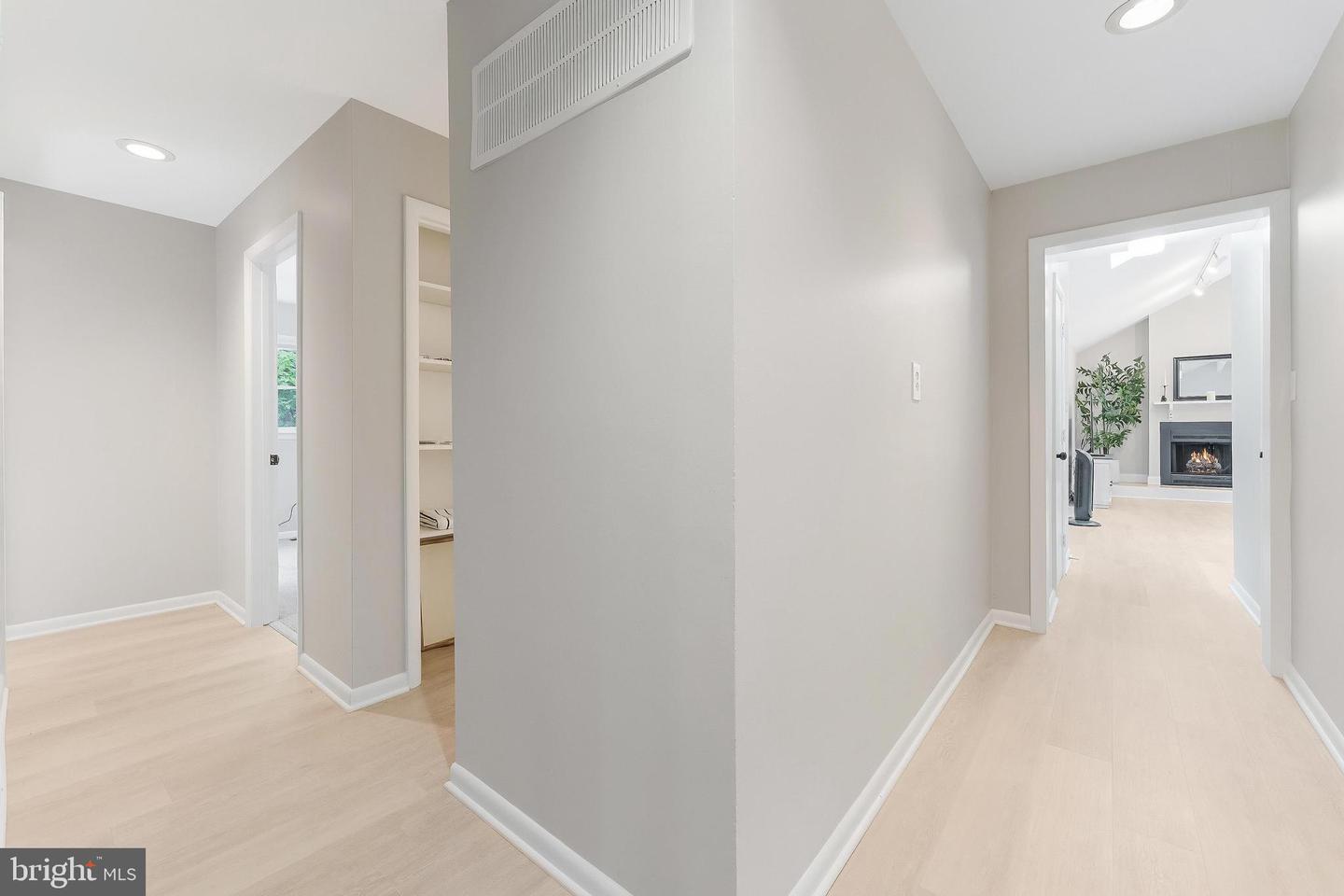 7920 OLD FALLS RD, MCLEAN, Virginia 22102, 3 Bedrooms Bedrooms, ,2 BathroomsBathrooms,Residential,For sale,7920 OLD FALLS RD,VAFX2252624 MLS # VAFX2252624