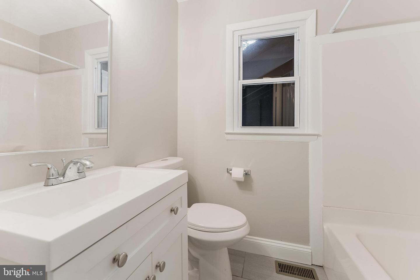 7920 OLD FALLS RD, MCLEAN, Virginia 22102, 3 Bedrooms Bedrooms, ,2 BathroomsBathrooms,Residential,For sale,7920 OLD FALLS RD,VAFX2252624 MLS # VAFX2252624