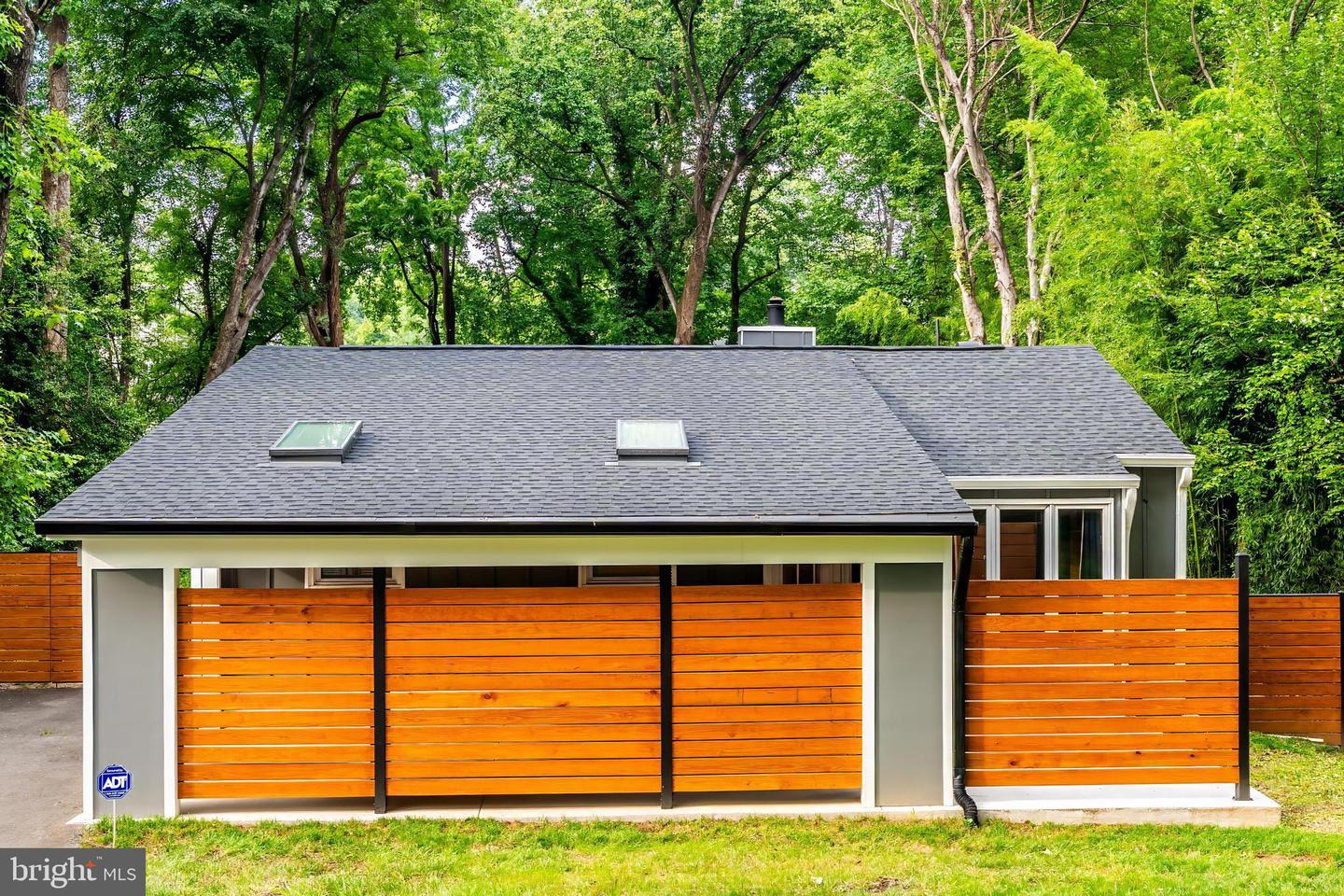 7920 OLD FALLS RD, MCLEAN, Virginia 22102, 3 Bedrooms Bedrooms, ,2 BathroomsBathrooms,Residential,For sale,7920 OLD FALLS RD,VAFX2252624 MLS # VAFX2252624