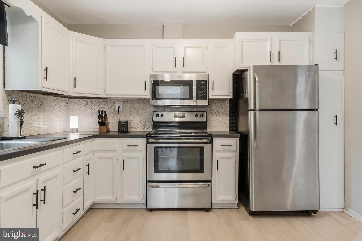 7920 OLD FALLS RD, MCLEAN, Virginia 22102, 3 Bedrooms Bedrooms, ,2 BathroomsBathrooms,Residential,For sale,7920 OLD FALLS RD,VAFX2252624 MLS # VAFX2252624