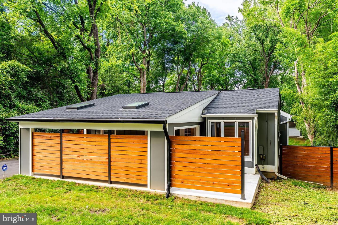 7920 OLD FALLS RD, MCLEAN, Virginia 22102, 3 Bedrooms Bedrooms, ,2 BathroomsBathrooms,Residential,For sale,7920 OLD FALLS RD,VAFX2252624 MLS # VAFX2252624
