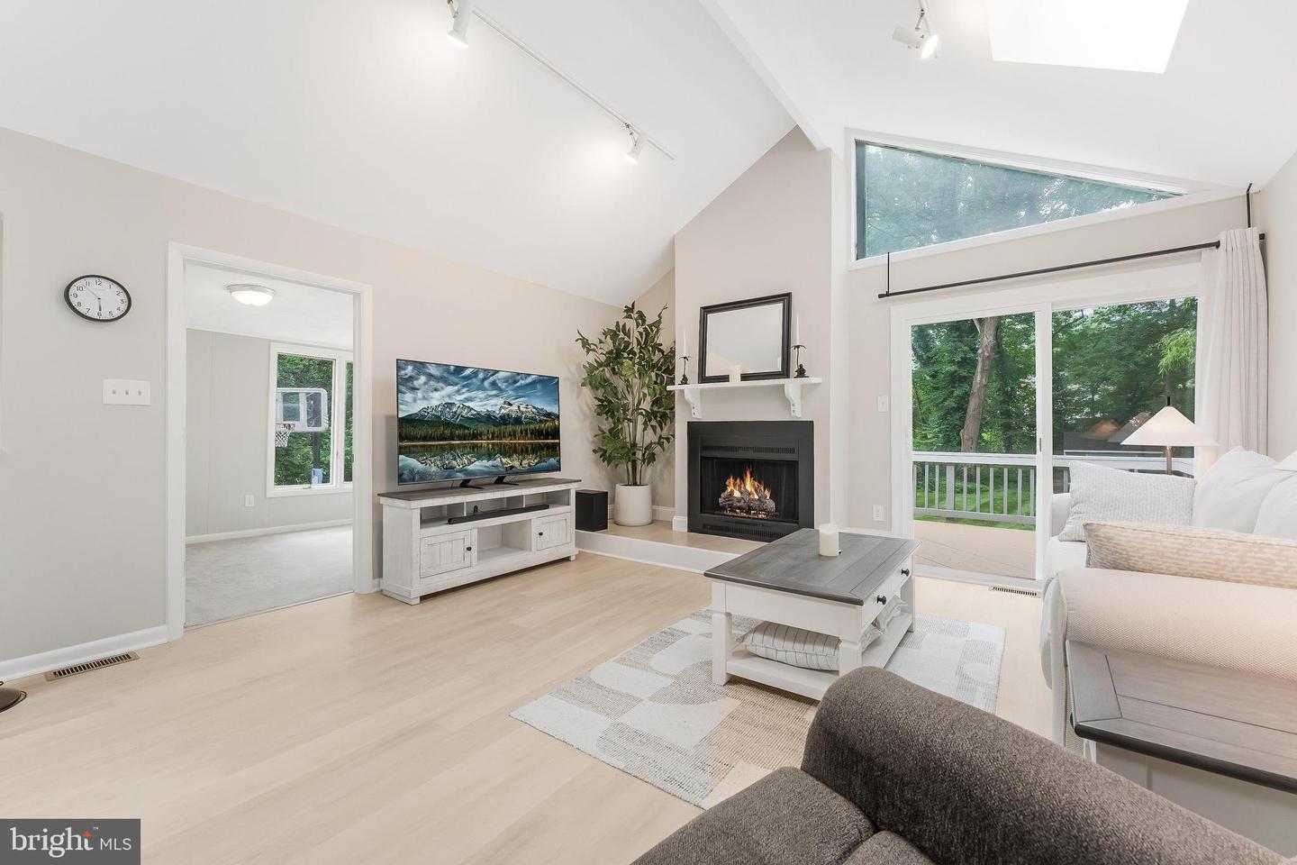 7920 OLD FALLS RD, MCLEAN, Virginia 22102, 3 Bedrooms Bedrooms, ,2 BathroomsBathrooms,Residential,For sale,7920 OLD FALLS RD,VAFX2252624 MLS # VAFX2252624
