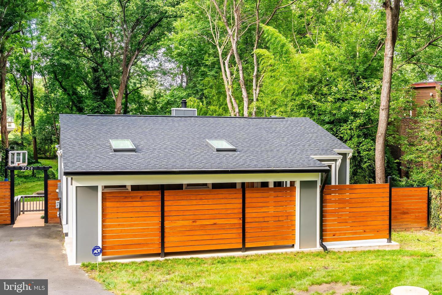 7920 OLD FALLS RD, MCLEAN, Virginia 22102, 3 Bedrooms Bedrooms, ,2 BathroomsBathrooms,Residential,For sale,7920 OLD FALLS RD,VAFX2252624 MLS # VAFX2252624