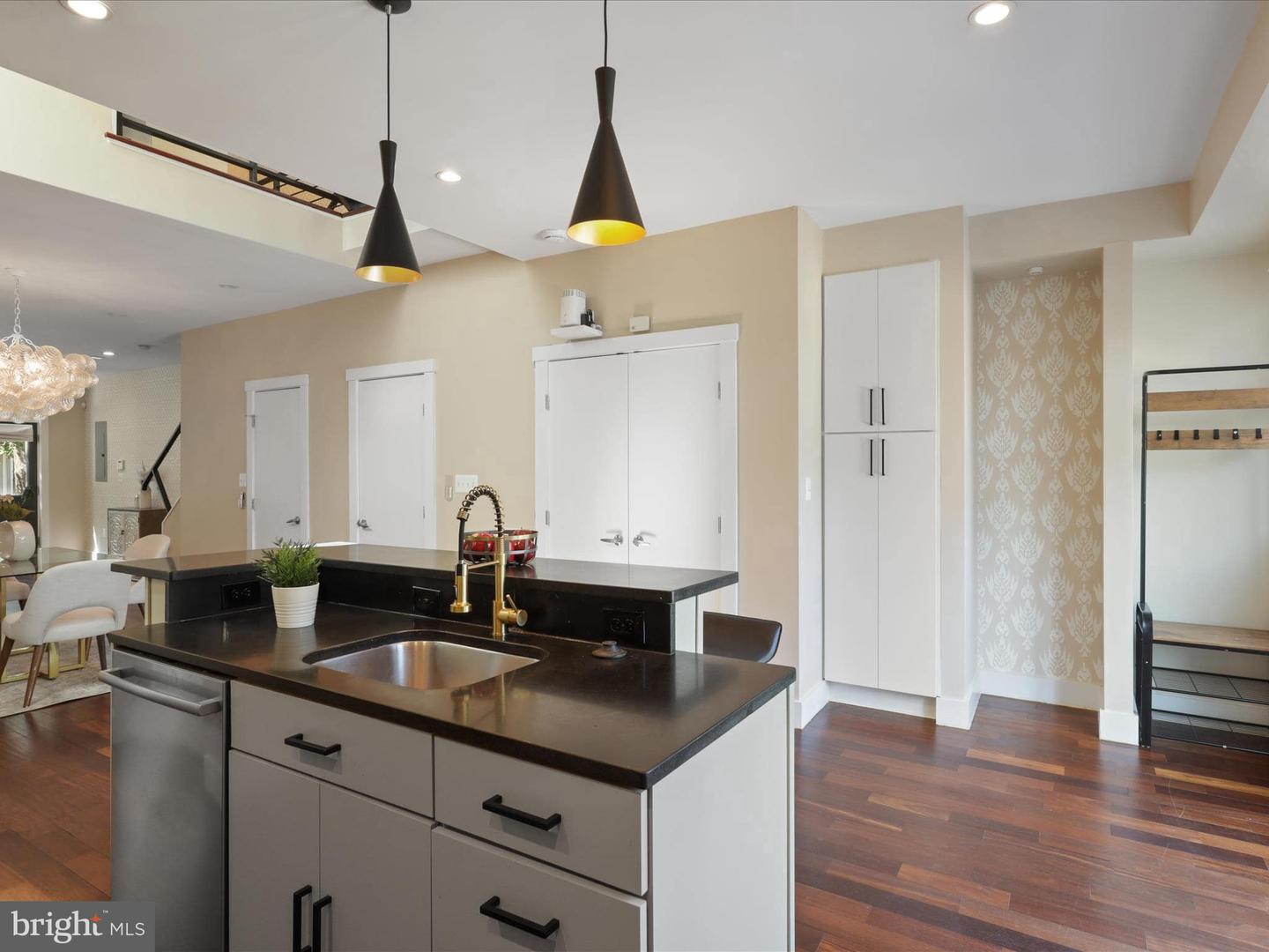 1524 GALES ST NE, WASHINGTON, District Of Columbia 20002, 3 Bedrooms Bedrooms, ,3 BathroomsBathrooms,Residential,For sale,1524 GALES ST NE,DCDC2208454 MLS # DCDC2208454