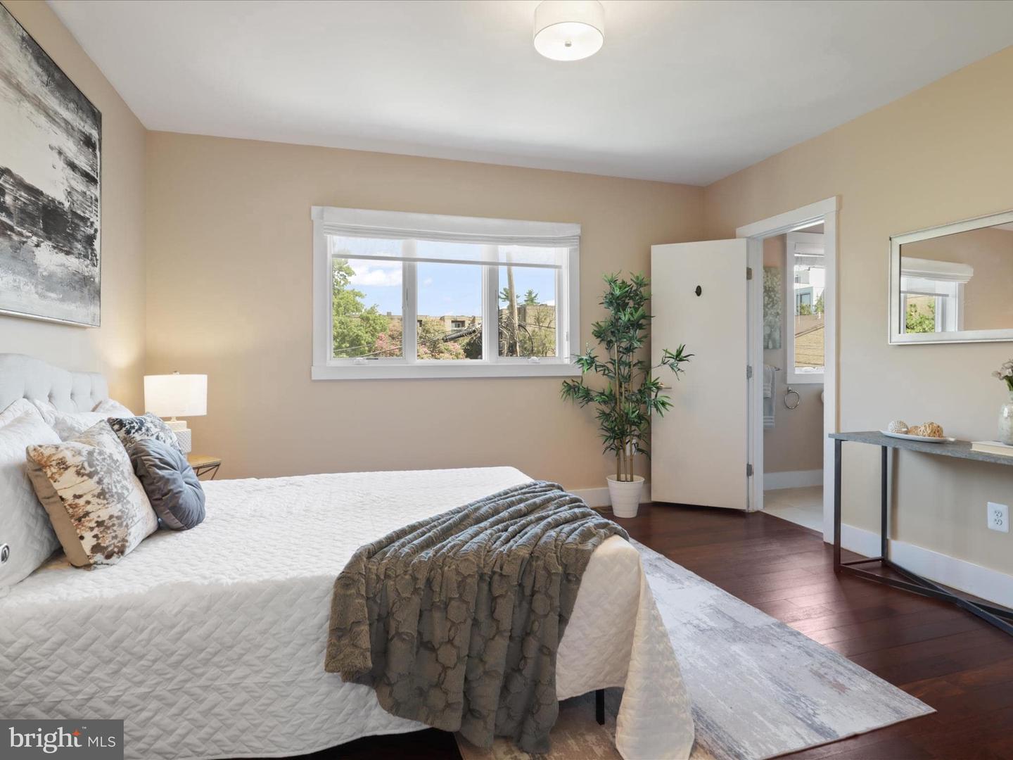 1524 GALES ST NE, WASHINGTON, District Of Columbia 20002, 3 Bedrooms Bedrooms, ,3 BathroomsBathrooms,Residential,For sale,1524 GALES ST NE,DCDC2208454 MLS # DCDC2208454