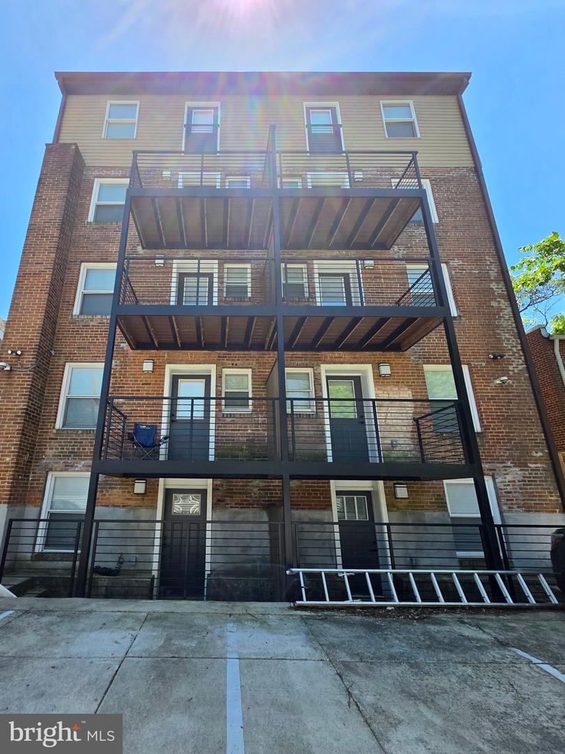 4106 GAULT PL NE #3, WASHINGTON, District Of Columbia 20019, 2 Bedrooms Bedrooms, ,2 BathroomsBathrooms,Residential,For sale,4106 GAULT PL NE #3,DCDC2208458 MLS # DCDC2208458