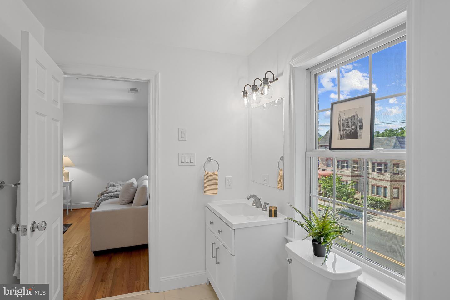 4425 MACARTHUR BLVD NW, WASHINGTON, District Of Columbia 20007, 3 Bedrooms Bedrooms, ,3 BathroomsBathrooms,Residential,For sale,4425 MACARTHUR BLVD NW,DCDC2208442 MLS # DCDC2208442