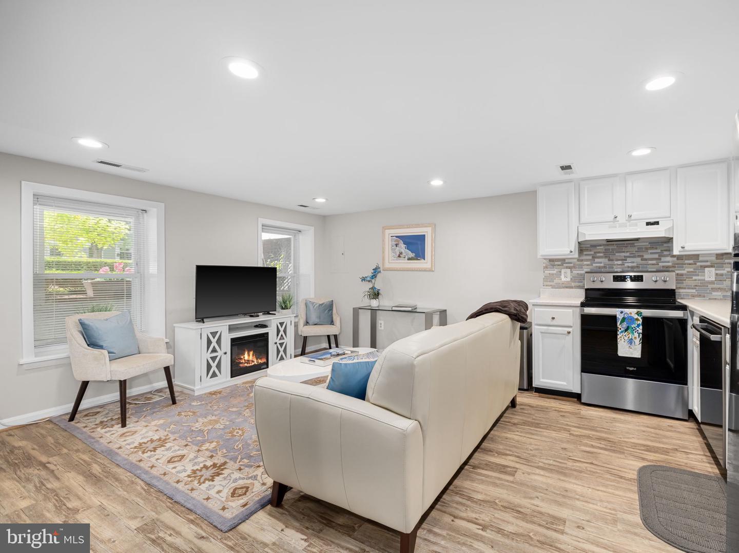 224 9TH ST SE, WASHINGTON, District Of Columbia 20003, 4 Bedrooms Bedrooms, ,3 BathroomsBathrooms,Residential,For sale,224 9TH ST SE,DCDC2208456 MLS # DCDC2208456