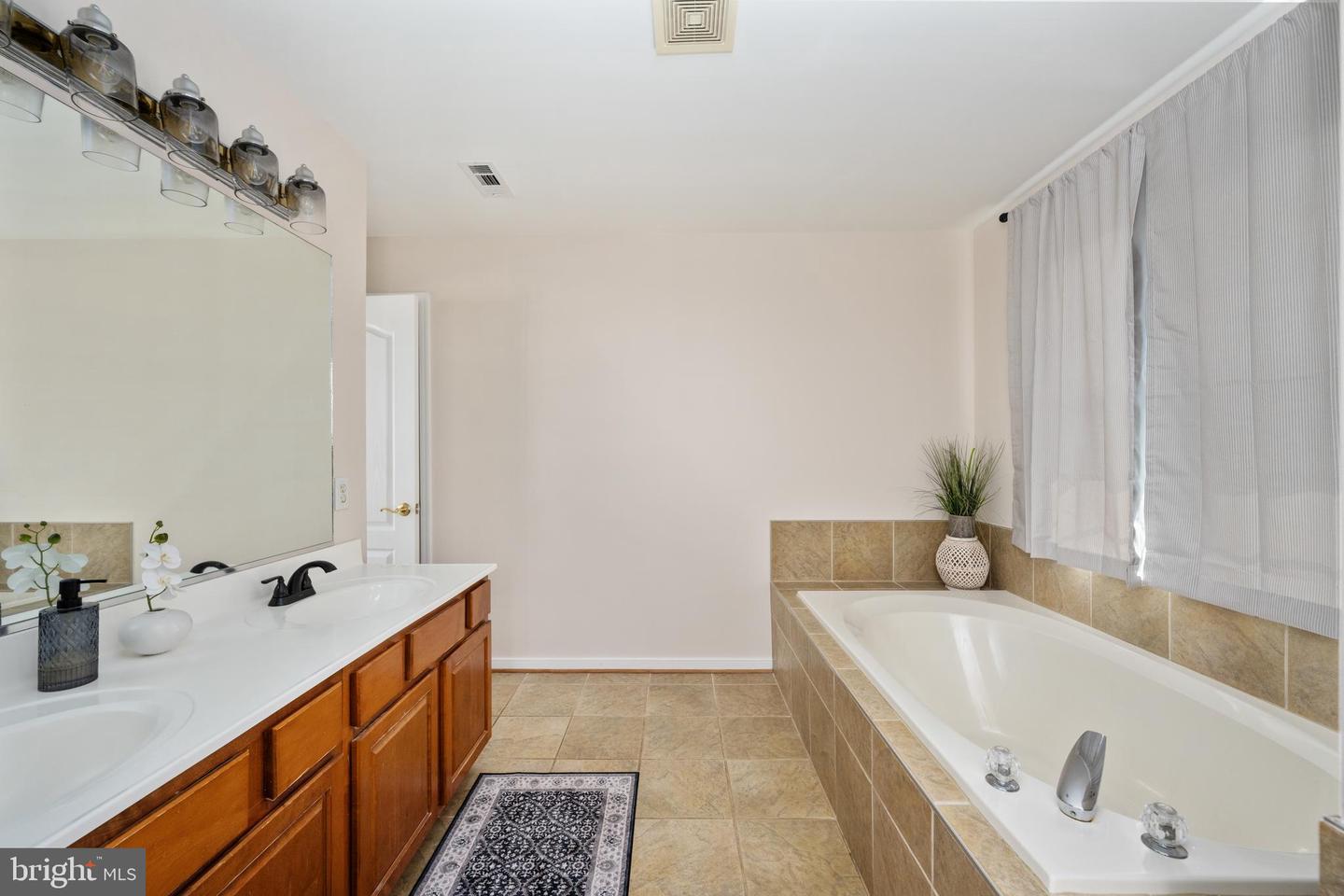 10926 STACY RUN, FREDERICKSBURG, Virginia 22408, 4 Bedrooms Bedrooms, ,2 BathroomsBathrooms,Residential,For sale,10926 STACY RUN,VASP2034338 MLS # VASP2034338