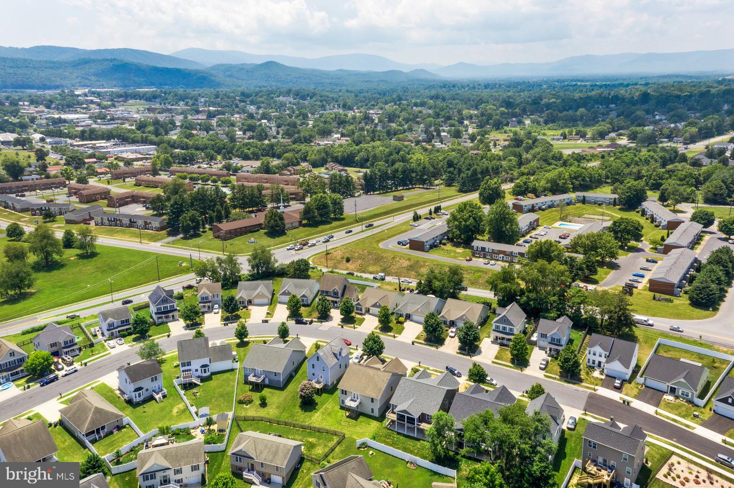 233 OVERVIEW ST, WAYNESBORO, Virginia 22980, 3 Bedrooms Bedrooms, ,2 BathroomsBathrooms,Residential,For sale,233 OVERVIEW ST,VAWB2000182 MLS # VAWB2000182