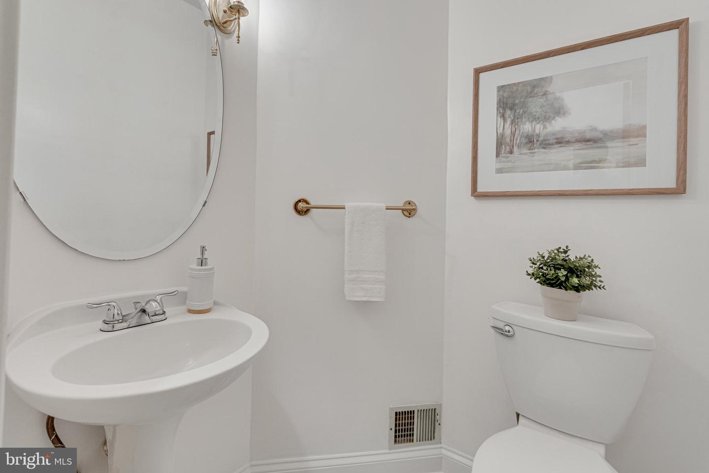 2153 WOLFTRAP CT, VIENNA, Virginia 22182, 3 Bedrooms Bedrooms, ,3 BathroomsBathrooms,Residential,For sale,2153 WOLFTRAP CT,VAFX2252736 MLS # VAFX2252736