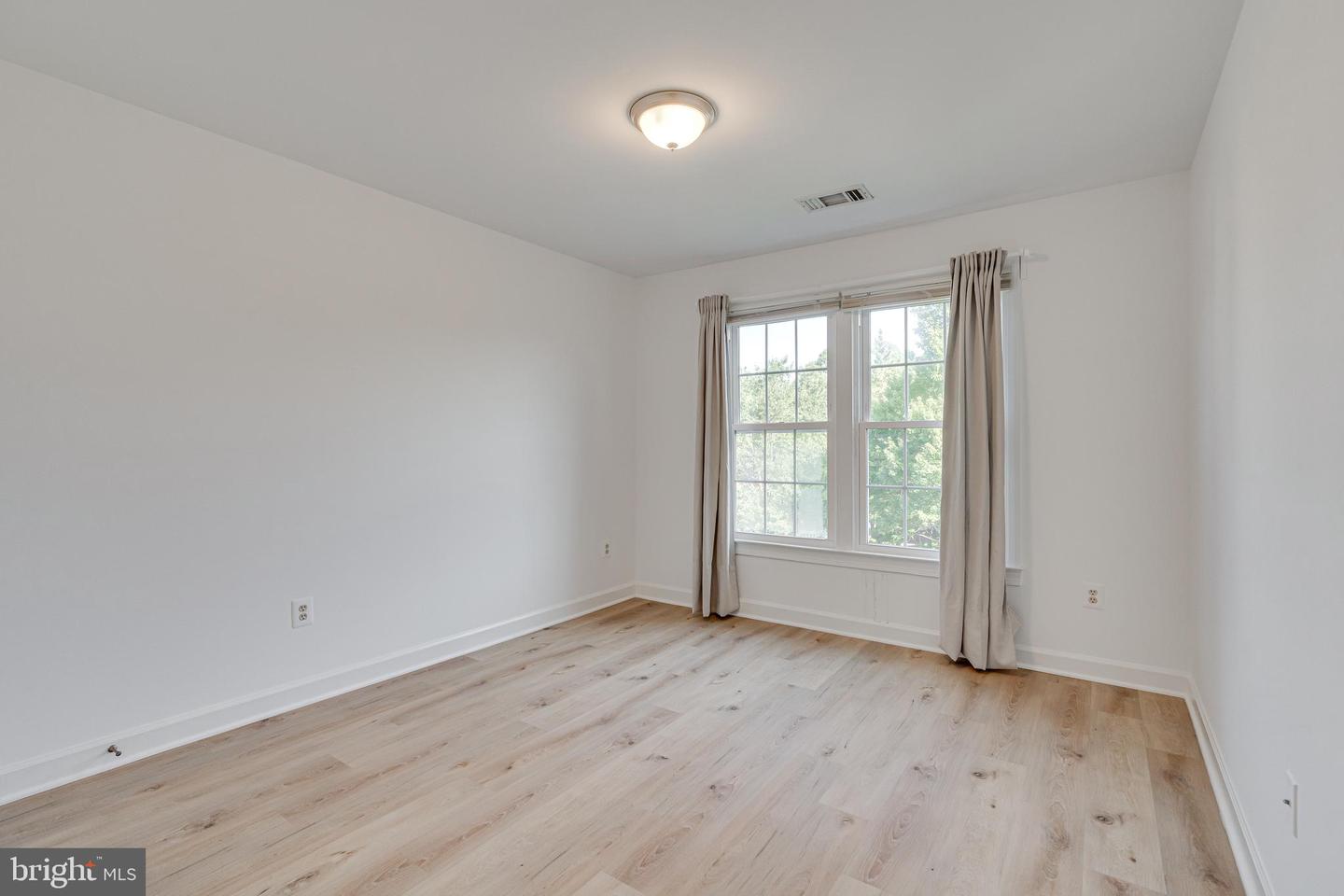 2153 WOLFTRAP CT, VIENNA, Virginia 22182, 3 Bedrooms Bedrooms, ,3 BathroomsBathrooms,Residential,For sale,2153 WOLFTRAP CT,VAFX2252736 MLS # VAFX2252736