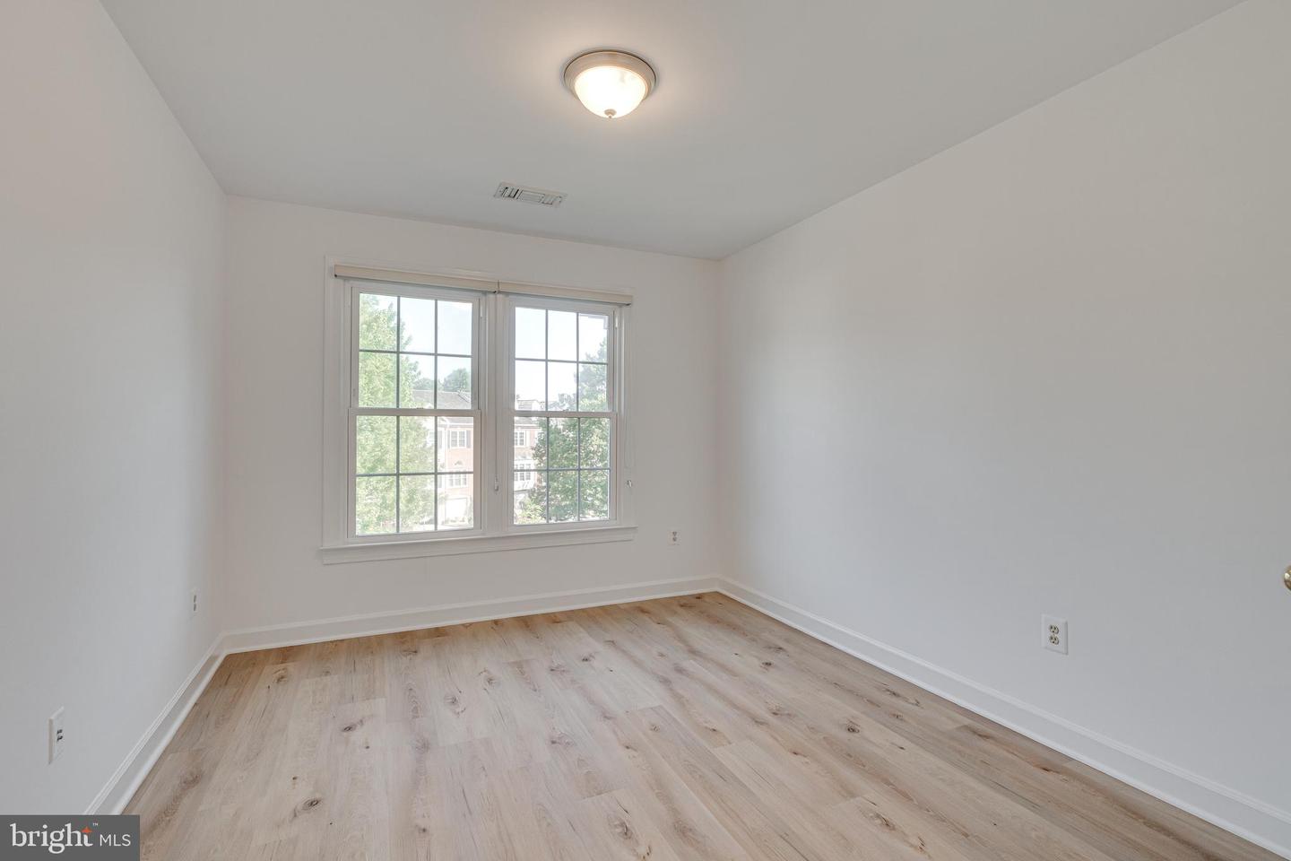 2153 WOLFTRAP CT, VIENNA, Virginia 22182, 3 Bedrooms Bedrooms, ,3 BathroomsBathrooms,Residential,For sale,2153 WOLFTRAP CT,VAFX2252736 MLS # VAFX2252736