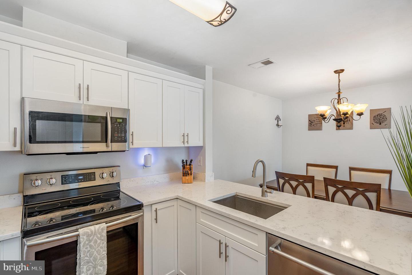 7823 HARROWGATE CIR #D, SPRINGFIELD, Virginia 22152, 2 Bedrooms Bedrooms, ,2 BathroomsBathrooms,Residential,For sale,7823 HARROWGATE CIR #D,VAFX2252768 MLS # VAFX2252768