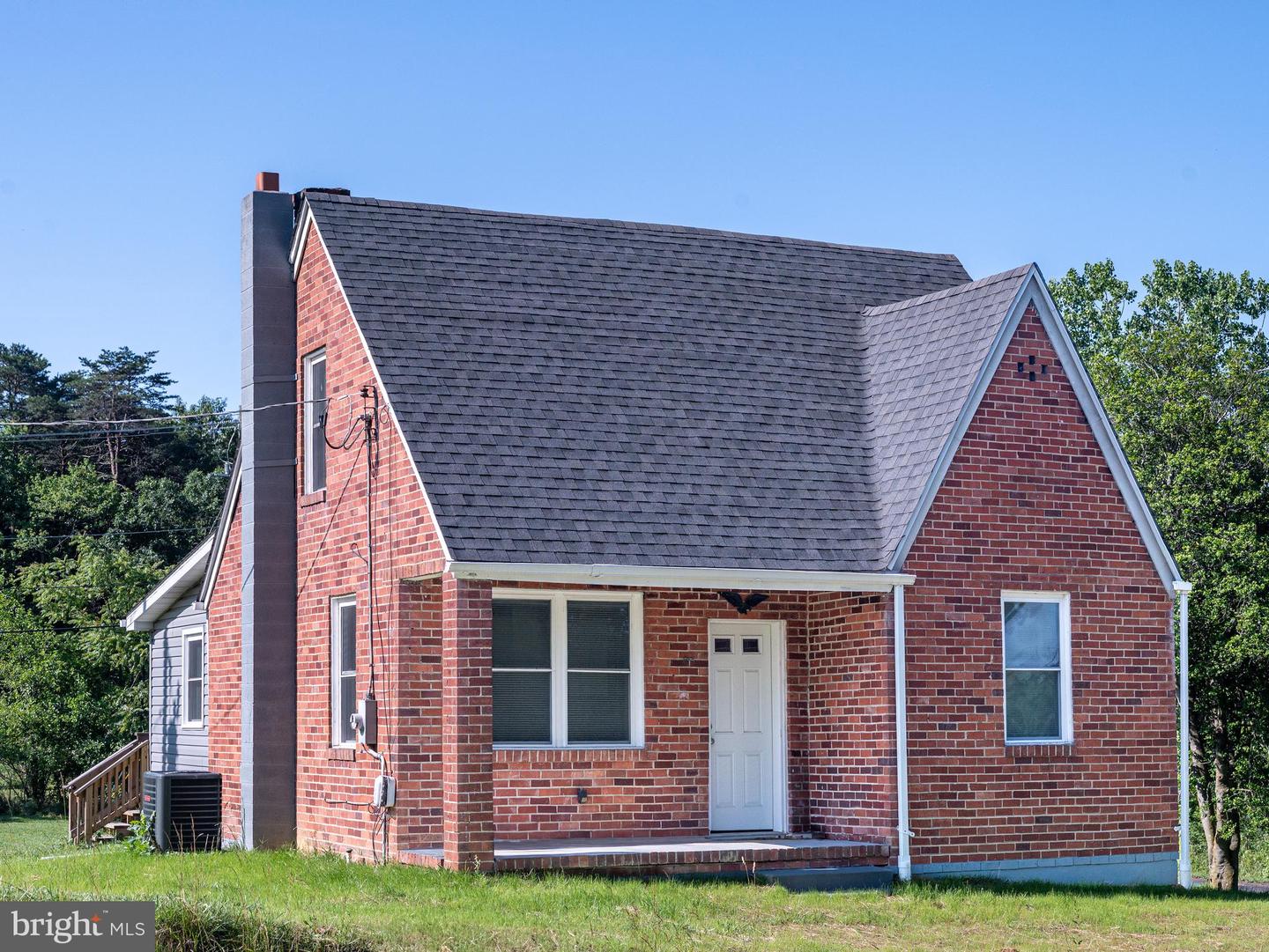 2450 HAPPY CREEK RD, FRONT ROYAL, Virginia 22630, 3 Bedrooms Bedrooms, 5 Rooms Rooms,2 BathroomsBathrooms,Residential,For sale,2450 HAPPY CREEK RD,VAWR2011602 MLS # VAWR2011602