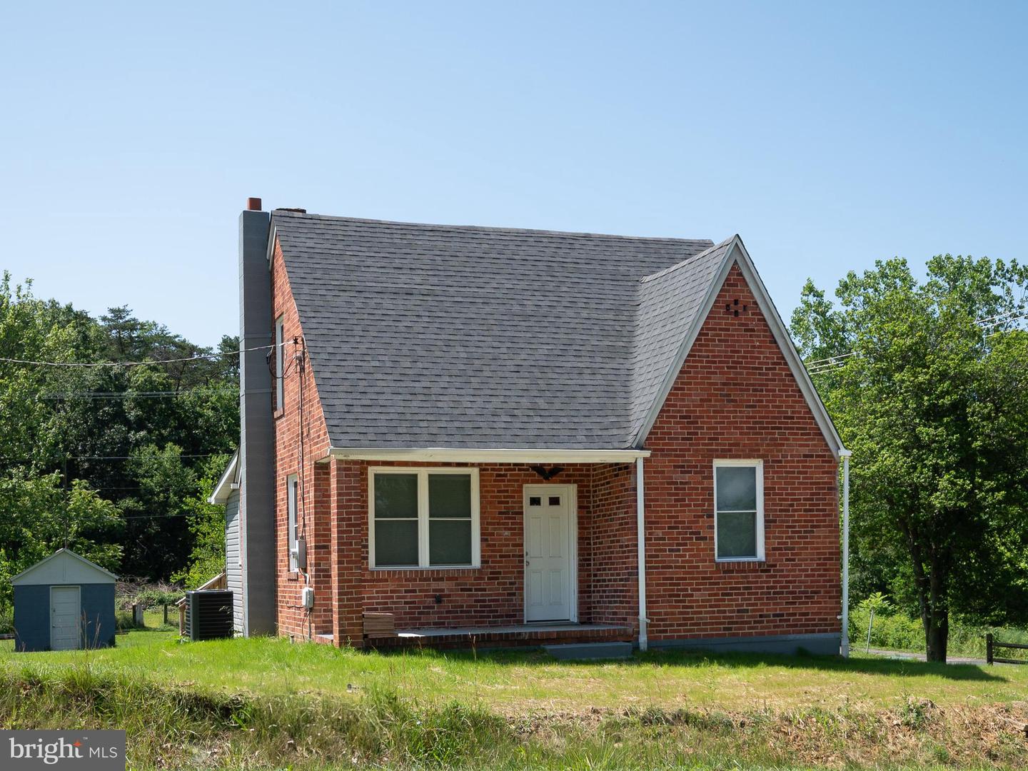 2450 HAPPY CREEK RD, FRONT ROYAL, Virginia 22630, 3 Bedrooms Bedrooms, 5 Rooms Rooms,2 BathroomsBathrooms,Residential,For sale,2450 HAPPY CREEK RD,VAWR2011602 MLS # VAWR2011602